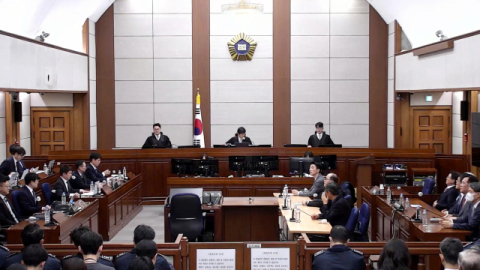 구속 취소와 재구속·재판 불출석 등 수많은 논란 이어져