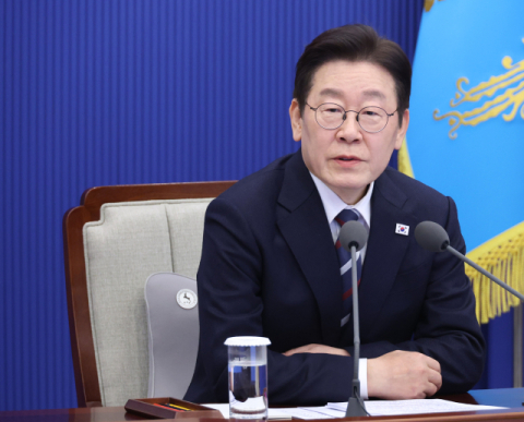 이 대통령, 尹판결 美 입장 질의 언론에 