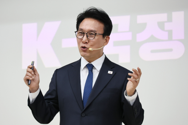 김민석 국무총리가 21일 경북 포항시 포은흥해도서관에서 열린 더불어민주당 경북도당 초청 K-국정설명회에서 특별강연을 하고 있다. 연합뉴스