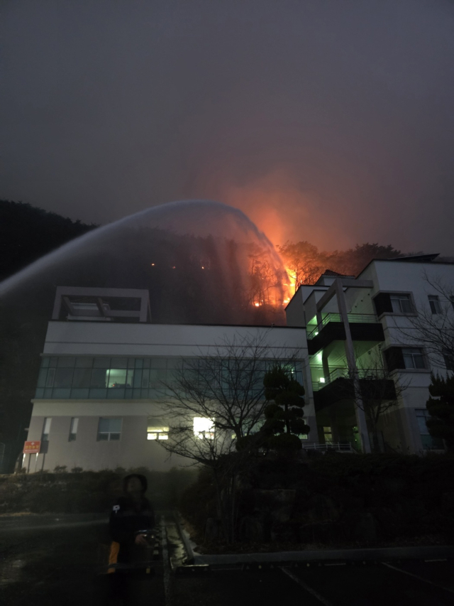 경남 밀양시 삼랑진읍 화재 현장. 경남소방본부 제공