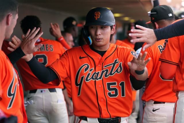 시범경기 3경기 연속 안타를 때린 이정후. AP연합뉴스