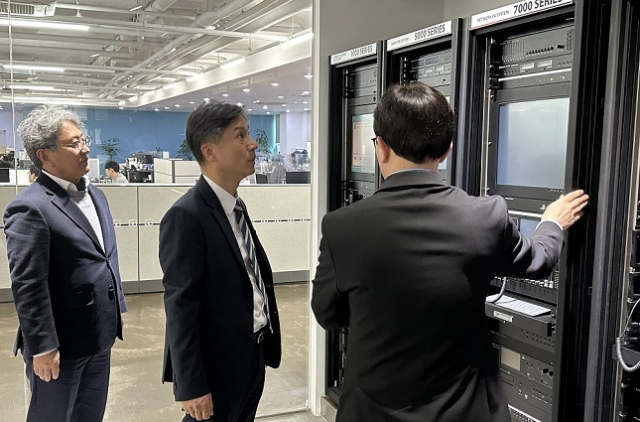 조달청은 26일 민생현장 소통 강화를 위해 경기도 안양에 있는 방송장비 제조업체인 ㈜디라직을 찾아 기술개발 성과를 둘러보고 조달 자율화와 관련된 현장의 목소리를 청취했다. 조달청 제공