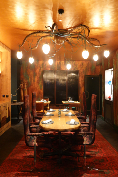 아드벡 하우스 조식 레스토랑 내 문어조명. 이상훈 제공