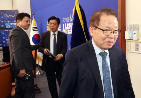 ‘공천 속도전’ 치고 나가는 여, ‘17% 쇼크’에도 무력감 빠진 야