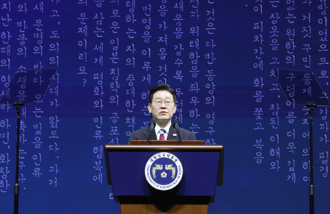 이 대통령 지지도, 57.1%로 6주 만에 소폭 하락 [리얼미터]