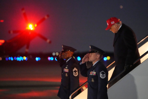 트럼프, 발 빼고 싶어도 장기전 발목 잡힐 수도 [중동 확전 일로]