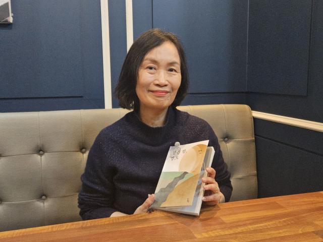 정미형 소설가는 7편의 단편소설을 묶은 소설집 <검은 밤, 영도>를 출간했다. 김효정 기자