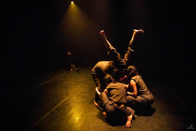 ‘이태상 프로젝트’가 오는 7일 금정문화회관 금빛누리홀에서 ‘소크라테스의 변명’을 공연한다. 사진은 지난해 12월 서울 M극장에서 이태상 프로젝트가 선보인 '몽키숄더' 공연 모습. 이태상 프로젝트 제공