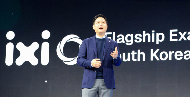 3월 2일(현지시간) 스페인 바르셀로나에서 열리고 있는 MWC26 개막일 기조 연설에 나선 LG유플러스 홍범식 CEO의 모습. LG유플러스 제공.