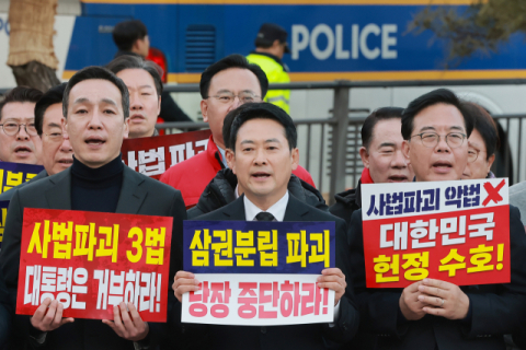 뒷말만 무성한 장외투쟁…‘무능’ 도마 오른 장동혁 지도부