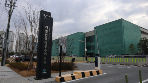 [단독] 행정직이 수장고 관리… 창원시 민주주의전당 운영 미숙 도마에