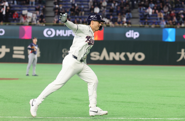5일 일본 도코돔에서 열린 2026 월드베이스볼클래식(WBC) 조별리그 C조 1차전 한국과 체코의 경기. 5회말 1사 1루 한국 셰이 위트컴이 2점 홈런을 친 뒤 자축하고 있다. 연합뉴스