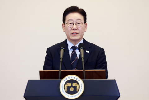 李대통령, 청와대서 준장 진급자에 삼정검 수여…