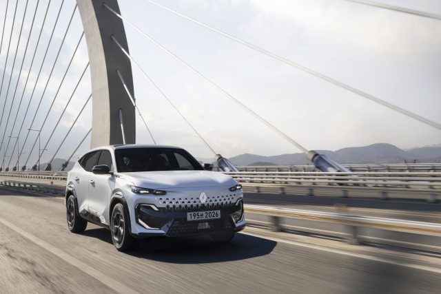 르노코리아의 준대형 크로스오버 ‘필랑트’ 주행모습.르노코리아 제공