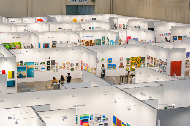 지난해 열린 2025BAMA 제14회 부산국제화랑아트페어 전경. 부산화랑협회 제공