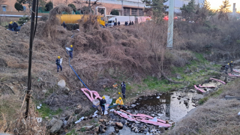 울산 온산국가산단 원유 200L 유출…긴급방제 작업