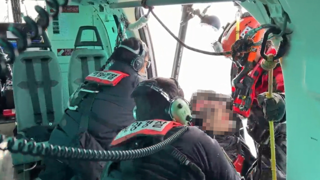 7일 오후 6시께 통영시 욕지도 노적마을 갯바위에서 실종된 낚시객이 신고 지점에서 4.5해리 떨어진 해상에서 숨진 채 발견됐다. 통영해양경찰서 제공