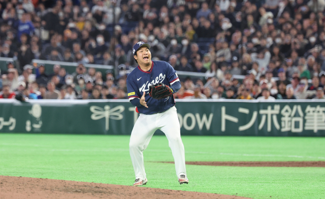 9일 일본 도쿄돔에서 열린 2026 월드베이스볼클래식(WBC) C조 조별리그 최종전 대한민국과 호주의 경기. 호주를 꺾고 8강 진출을 확정한 한국 문보경이 기뻐하고 있다. 연합뉴스