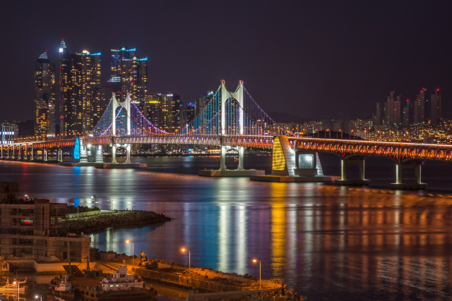 부산 광안대교 아경이 올해 첫 도전한 국제도시조명연맹의 도시조명상에서 본상 2위에 올랐다. 부산시 제공