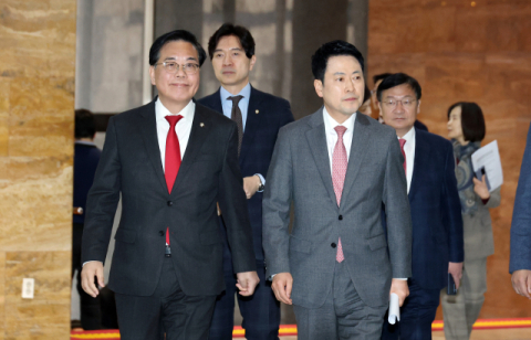 ‘절윤 결의문’으로 선거 돌파구 찾으려는 국힘… 민주당 “선거용 쇼”