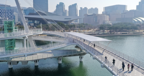 ‘수영강 휴먼브리지’ 경관 좋고 이동도 편리… 나들이객 마음 훔친 ‘명물’