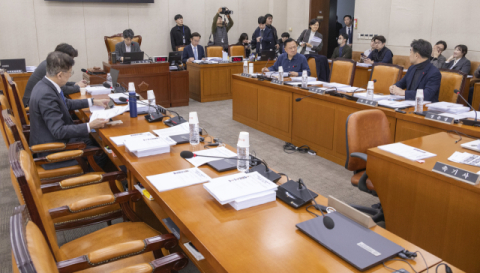 발의 2년 만에 열린 ‘부산 글로벌법’ 입법 공청회…민주 또 소극적 (종합)