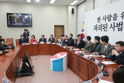 ‘대통령 탄핵’까지 언급… 공소 취소 ‘거래설’ 파장 확산