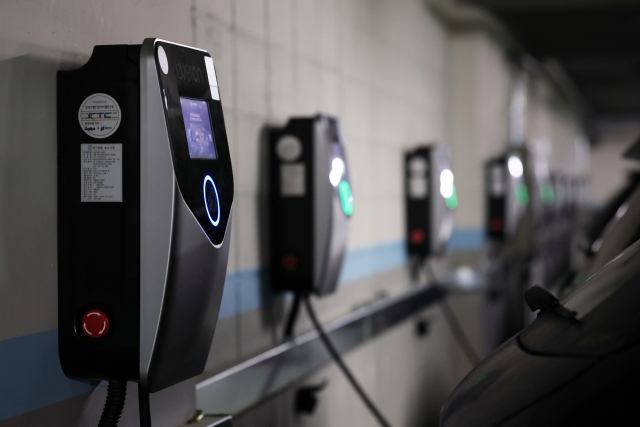 서울시내 한 주차장의 전기차 충전시설. 연합뉴스