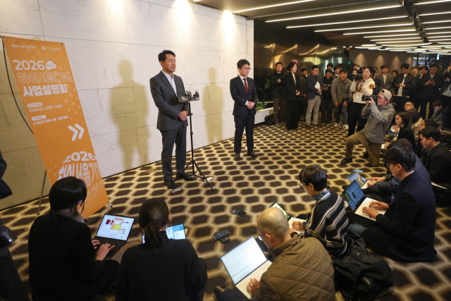 오세훈 서울시장이 12일 서울 중구 더플라자호텔에서 열린 하이서울기업지원 설명회 및 특강을 마친 뒤 6·3 지방선거 국민의힘 후보 공천등록 관련 입장을 밝히고 있다. 연합뉴스