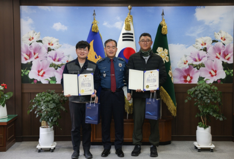 고속도로서 실신한 운전자 시민이  살렸다