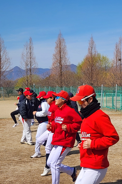 올인 선수들은 일요일마다 모여서 연습한다. ‘부산올인여자야구단’ 제공