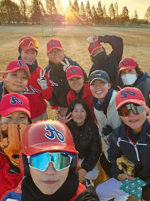 “홈으로 함께 살아오는 이런 맛에 야구합니다”
