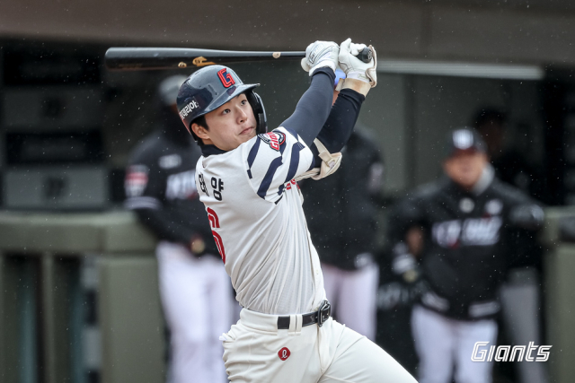‘징계 4인방’의 공백 속에 프로야구 롯데 자이언츠 내야가 치열한 ‘경쟁 모드’에 돌입했다. 주전 2루수로 사실상 낙점된 한태양. 롯데 자이언츠 제공