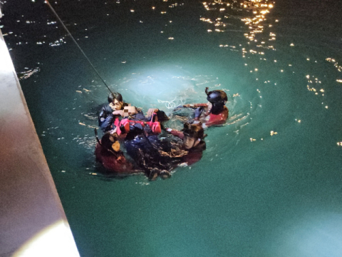 만취상태 온산항 부두 걷다 ‘풍덩’… 해경·소방, 익수자 2명 구조