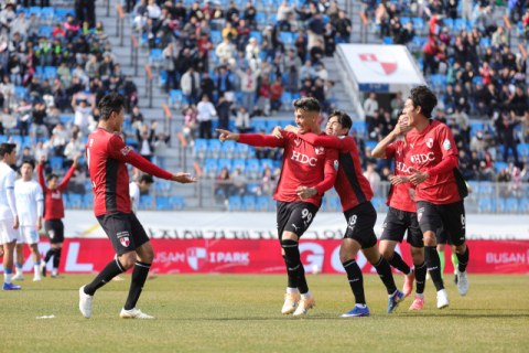 부산아이파크 신바람 3연승… 2위 ‘우뚝’