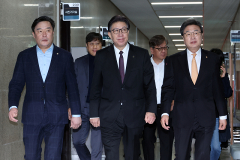 100만 명 서명에도 정치권 미적미적…부산글로벌특별법 표류기