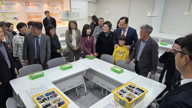 통영교육지원청은 지난 20일 진남초등학교에서 ‘AI미래배움누리터’와 ‘예술로키움센터’ 개관식을 개최했다. 통영교육지원청 제공