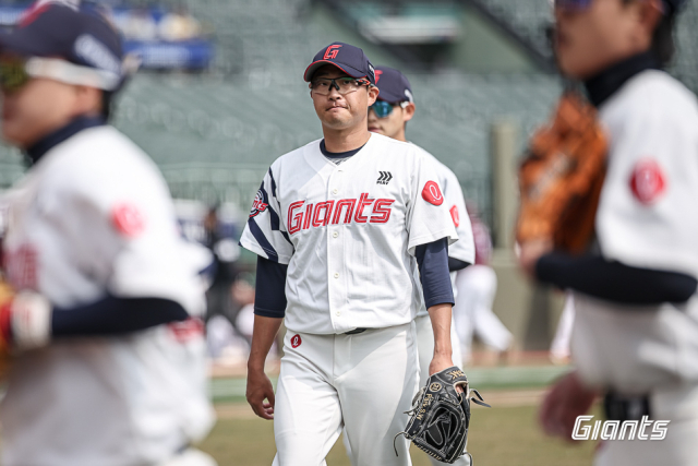 롯데의 ‘안경 에이스’ 박세웅의 부진이 길어지고 있다. 지난 시즌 초 상대 타선을 제압하던 박세웅의 위력투가 올시즌 롯데의 상위권 진입에 반드시 필요하다. 롯데 자이언츠 제공