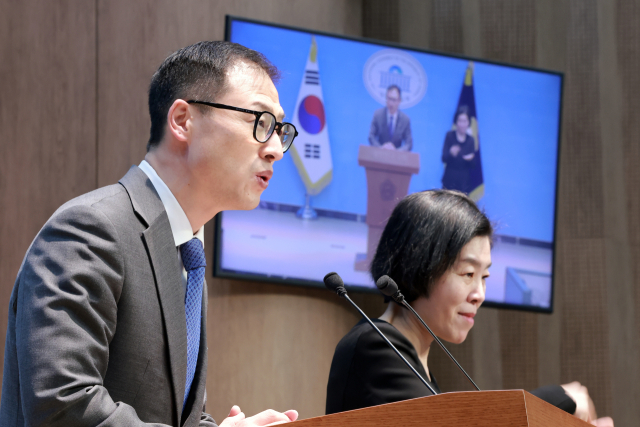 6·3 지방선거 더불어민주당 울산시장 후보인 김상욱 의원이 지난 24일 국회 소통관에서 '부울경 초광역 협의체' 구성을 촉구하고 있다. 연합뉴스