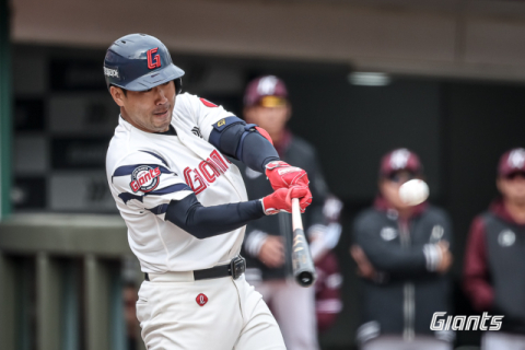 “지금은 캡틴으로서 확실히 쓴소리 해야 할 때” 롯데 주장 전준우의 다짐