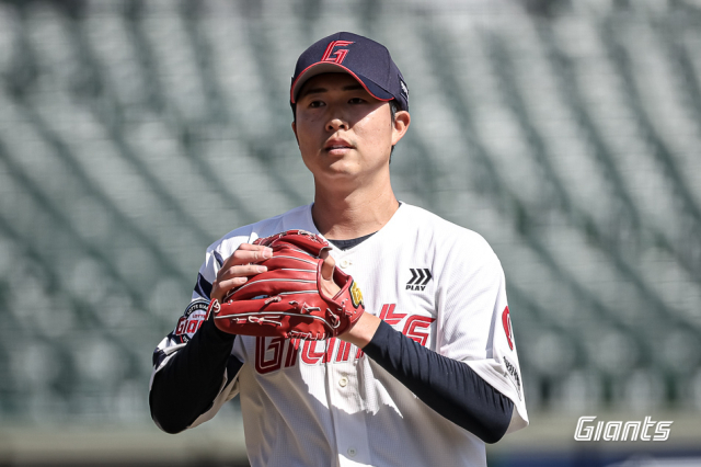 올 시즌부터 KBO에 도입되는 아시아쿼터로 롯데에서 뛰는 투수 쿄야마 마사야. 롯데 자이언츠 제공