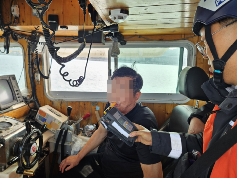 다대항 앞바다서 음주 운항 60대 적발… 면허 취소 수준