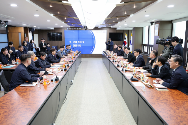 부산교통공사와 고용노동부는 27일 오전 공사 7층 회의실에서 ‘부산교통공사 원·하청 노사 현장 간담회’를 열었다. 부산교통공사 제공