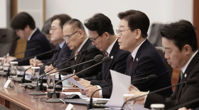 이재명 대통령이 지난 26일 청와대에서 비상경제점검회의를 주재하고 있다. 연합뉴스