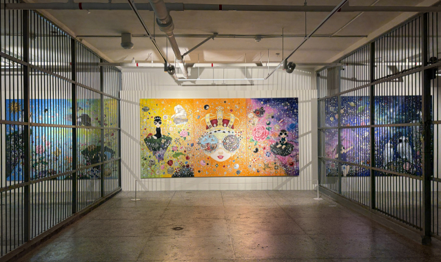 김지희 작가의 120호짜리 7개로 이뤄진 ‘영원한 금빛’(Eternal Golden, 2023)이 금고미술관에 설치된 모습. 김은영 기자 key66@