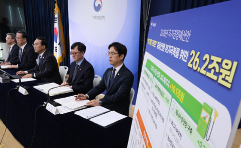 추경 26조 의결… 1인당 최대 60만 원 ‘고유가 지원’