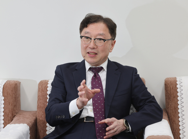 지난 3월 31일자로 정년 퇴직한 오츠카 츠요시 총영사가 1일 다시 주부산일본국총영사로 임용됐다. 부산일보DB