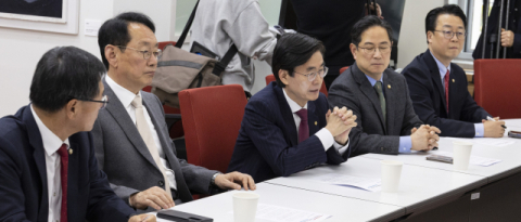 ‘글로벌법’ 이상 기류에 “부산 홀대” 맹공하는 야, “도움 안 된다”는 전재수