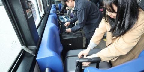 [르포] ‘전국 최초’ 대형 캐리어 반입 부산 시내버스 타 보니…