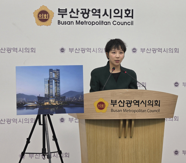 2일 오후 부산시의회 브리핑룸에서 박형준 부산시장 캠프 대변인을 맡고 있는 서지연 시의원이 ‘북항을 중심으로 한 도시 발전 구상’을 발표했다. 부산시의회 제공